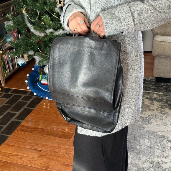 Genuine Leather Backpack/Cross Body Purse Bag - Picture 2 of 7